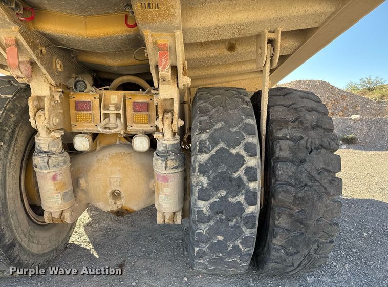 image for item DO2528 2005 Caterpillar  769D haul truck