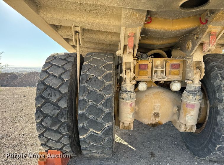 image for item DO2528 2005 Caterpillar  769D haul truck