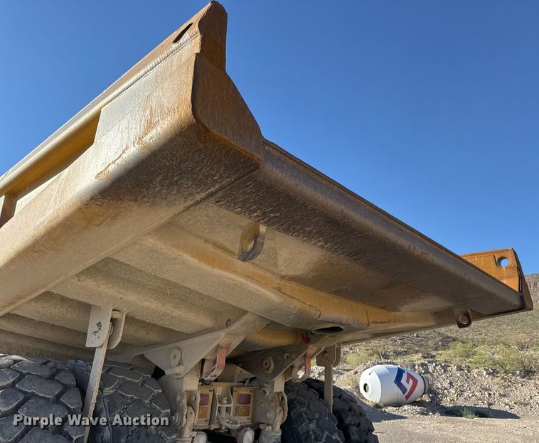 image for item DO2528 2005 Caterpillar  769D haul truck