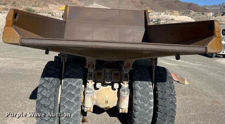 image for item DO2528 2005 Caterpillar  769D haul truck