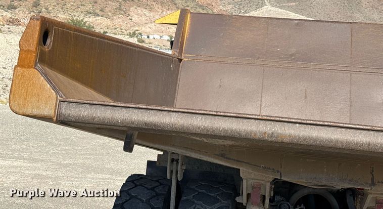 image for item DO2528 2005 Caterpillar  769D haul truck