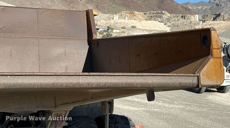 image for item DO2528 2005 Caterpillar  769D haul truck