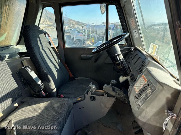 image for item DO2528 2005 Caterpillar  769D haul truck