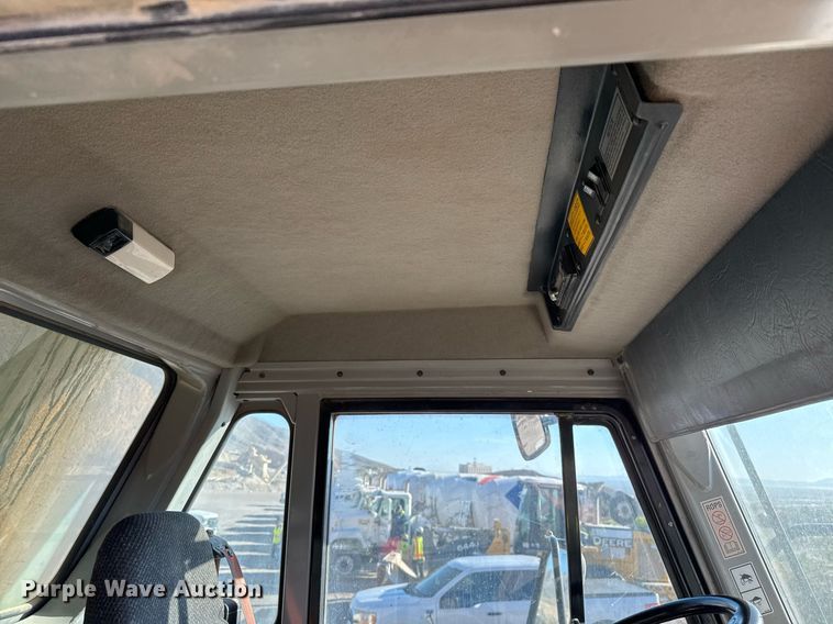 image for item DO2528 2005 Caterpillar  769D haul truck