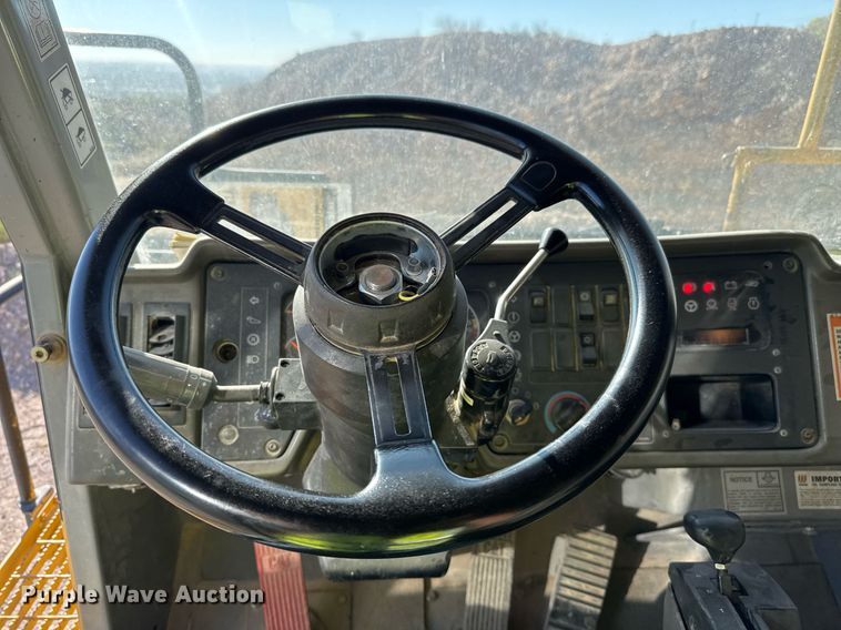 image for item DO2528 2005 Caterpillar  769D haul truck