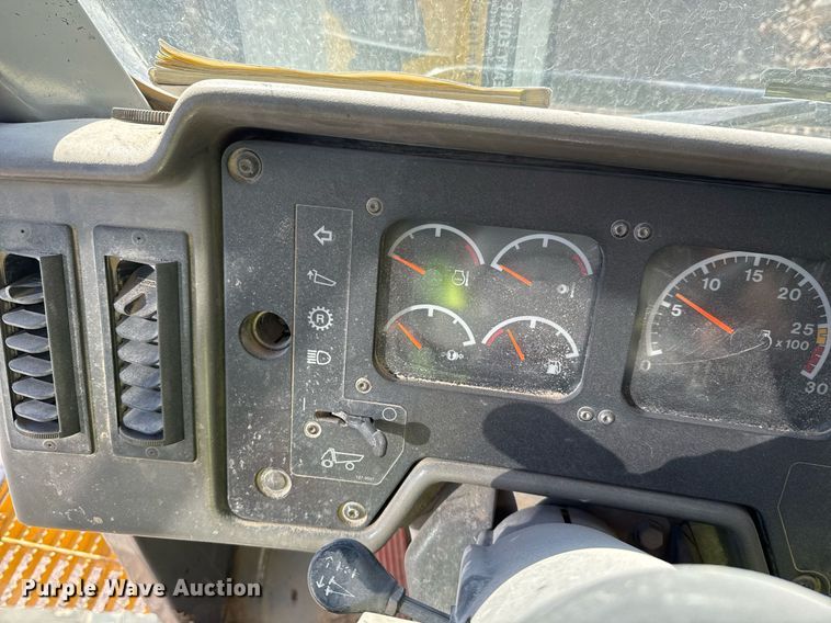 image for item DO2528 2005 Caterpillar  769D haul truck