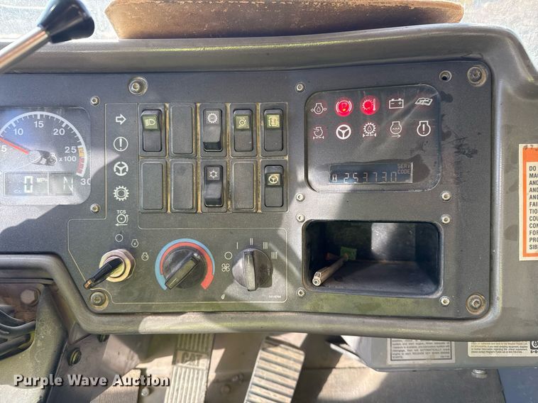 image for item DO2528 2005 Caterpillar  769D haul truck