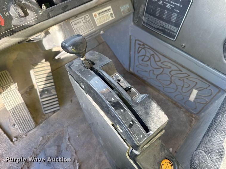 image for item DO2528 2005 Caterpillar  769D haul truck