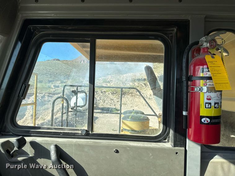 image for item DO2528 2005 Caterpillar  769D haul truck