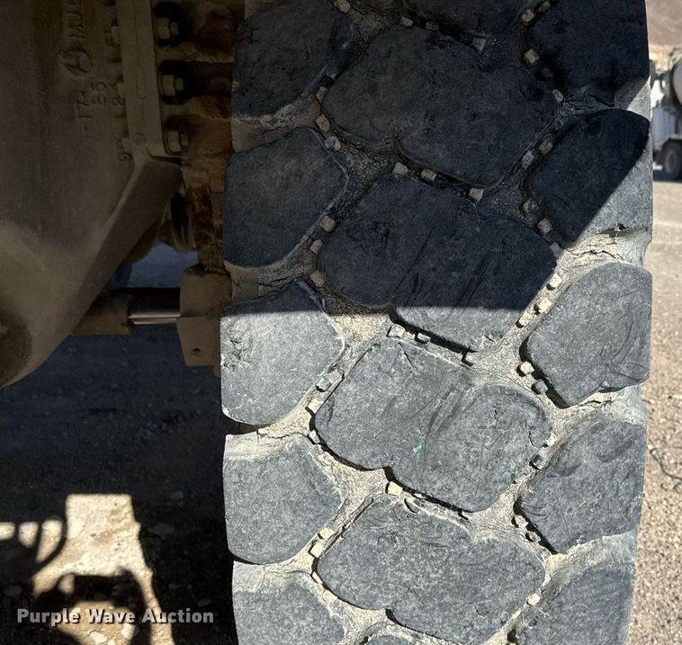 image for item DO2528 2005 Caterpillar  769D haul truck