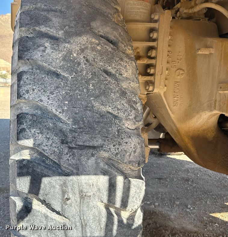 image for item DO2528 2005 Caterpillar  769D haul truck