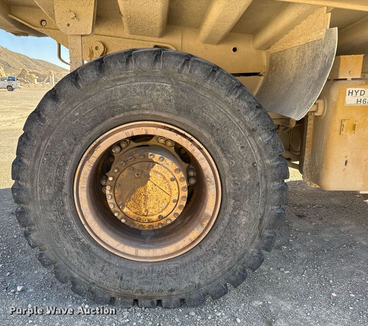 image for item DO2528 2005 Caterpillar  769D haul truck