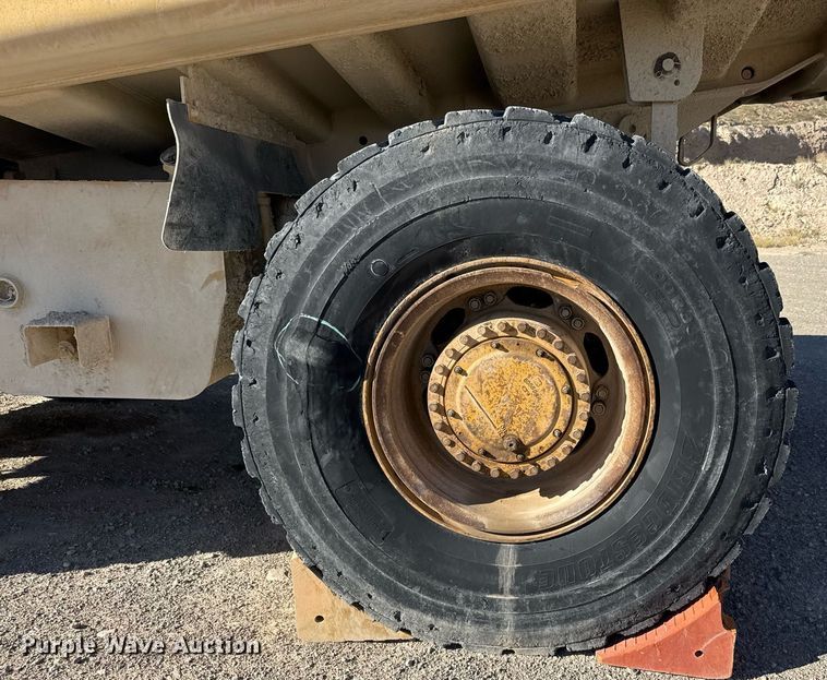 image for item DO2528 2005 Caterpillar  769D haul truck