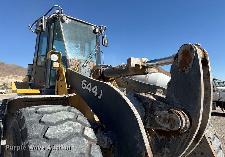 image for item DO2529 2008 John Deere 644J wheel loader