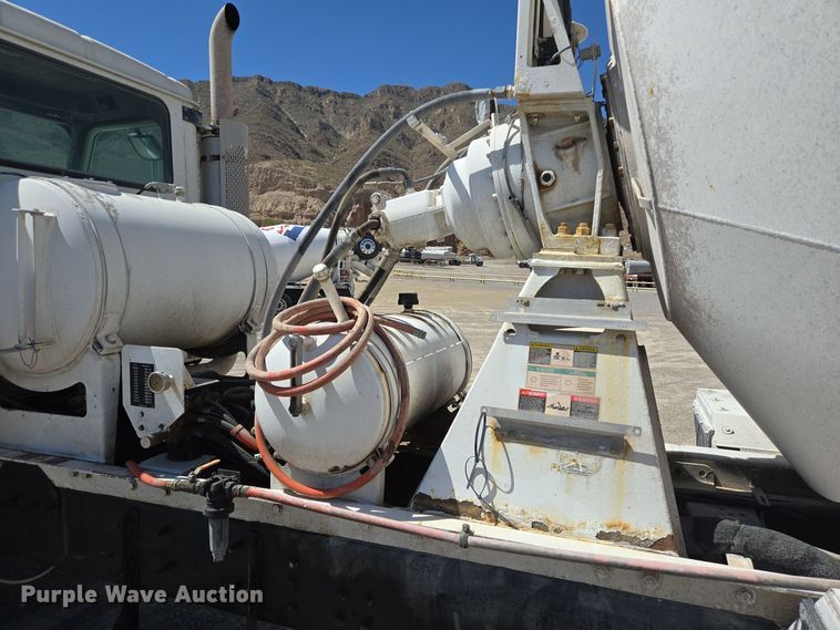 image for item DO2530 2007 International Paystar 5500i ready mix truck