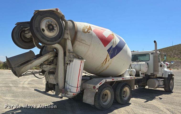 image for item DO2531 2007 International Paystar 5500i ready mix truck