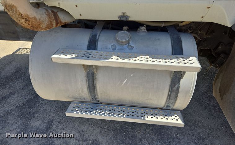 image for item DO2531 2007 International Paystar 5500i ready mix truck