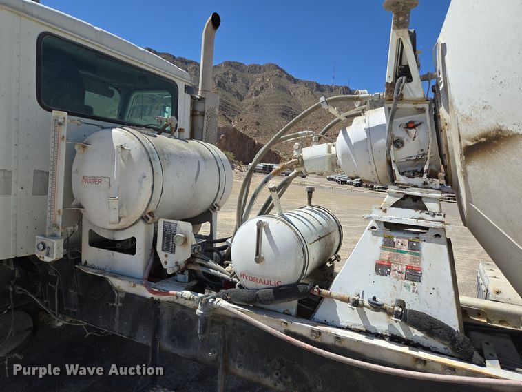 image for item DO2531 2007 International Paystar 5500i ready mix truck