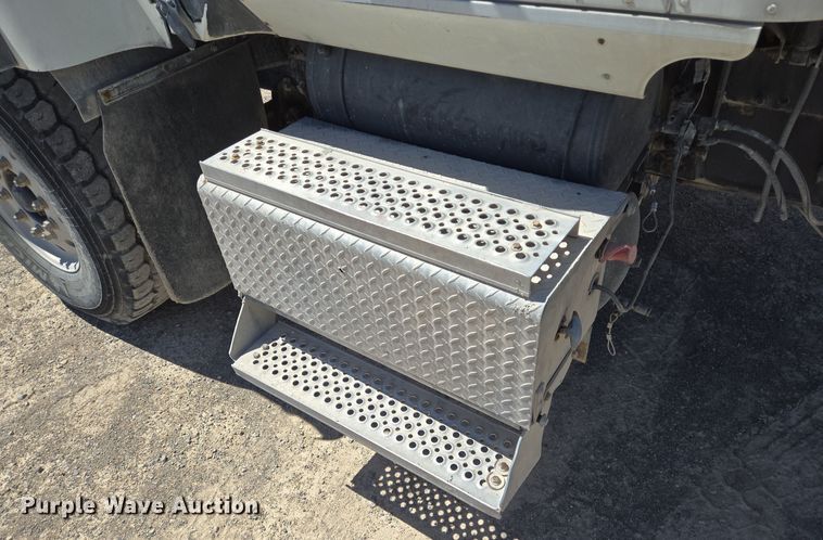 image for item DO2531 2007 International Paystar 5500i ready mix truck