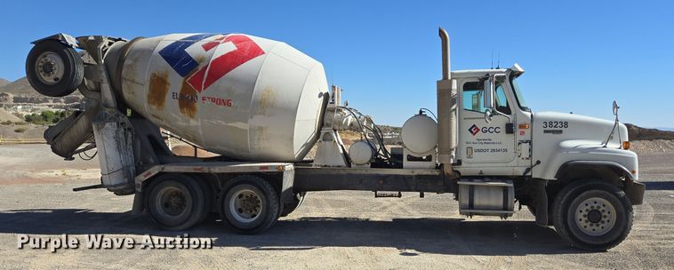 image for item DO2533 2006 International Paystar 5500i ready mix truck