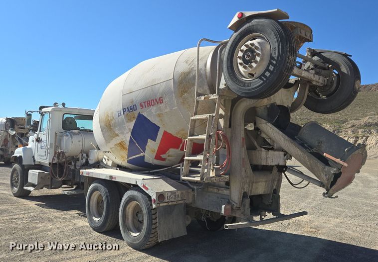 image for item DO2533 2006 International Paystar 5500i ready mix truck