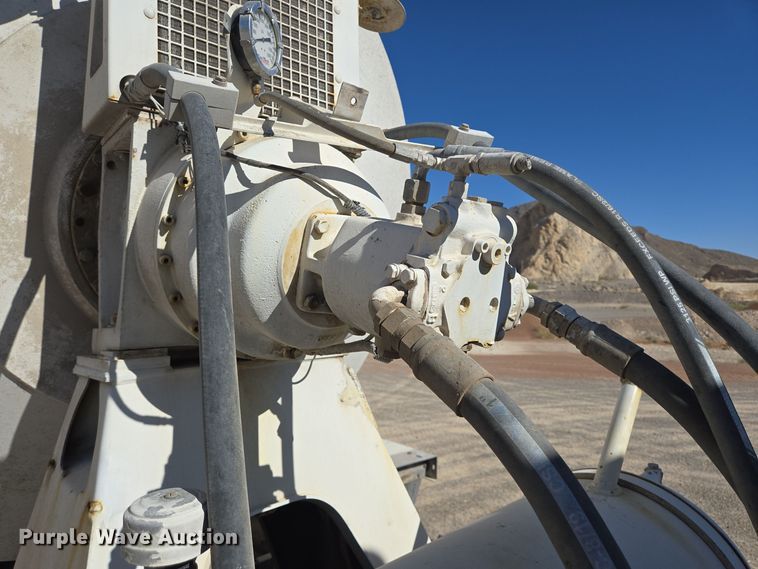 image for item DO2533 2006 International Paystar 5500i ready mix truck