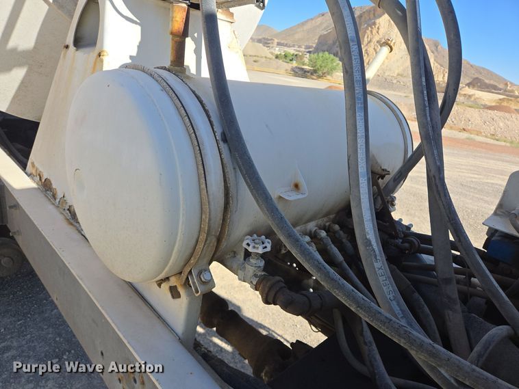 image for item DO2533 2006 International Paystar 5500i ready mix truck