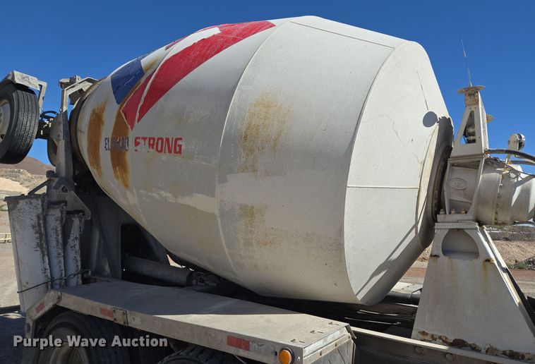 image for item DO2533 2006 International Paystar 5500i ready mix truck