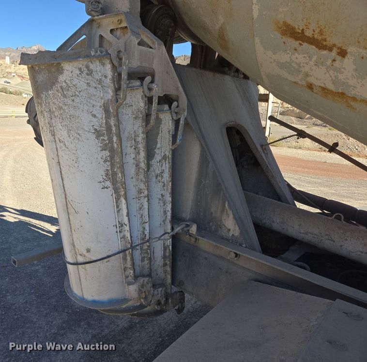 image for item DO2533 2006 International Paystar 5500i ready mix truck