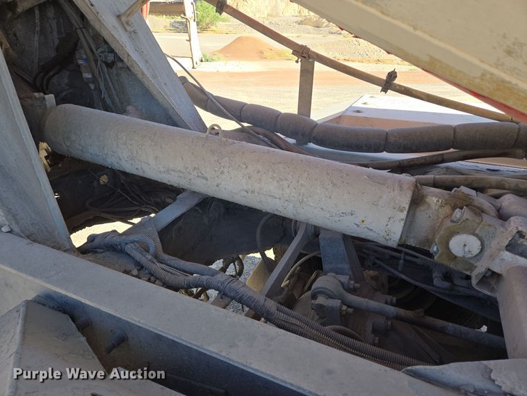 image for item DO2533 2006 International Paystar 5500i ready mix truck