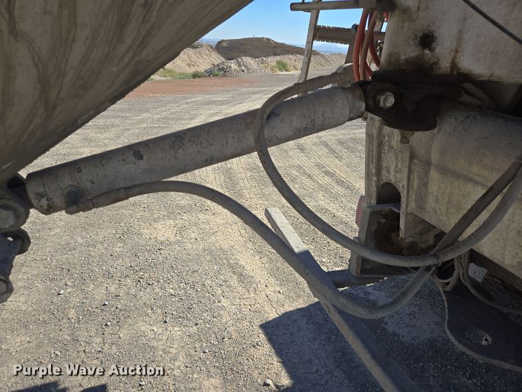 image for item DO2533 2006 International Paystar 5500i ready mix truck