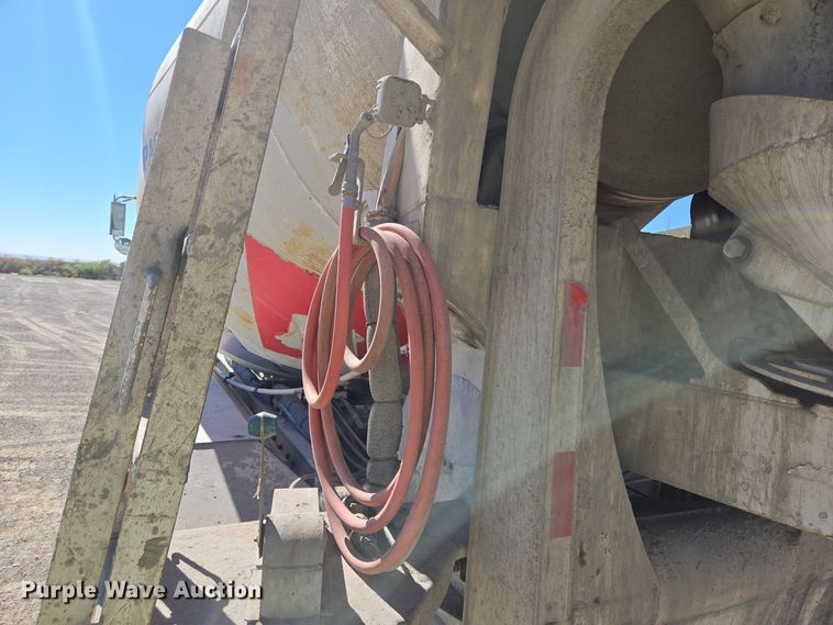 image for item DO2533 2006 International Paystar 5500i ready mix truck