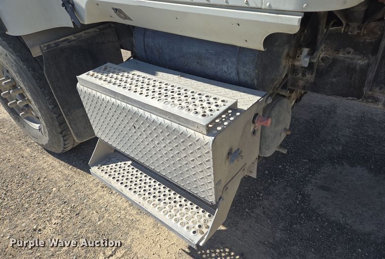 image for item DO2533 2006 International Paystar 5500i ready mix truck