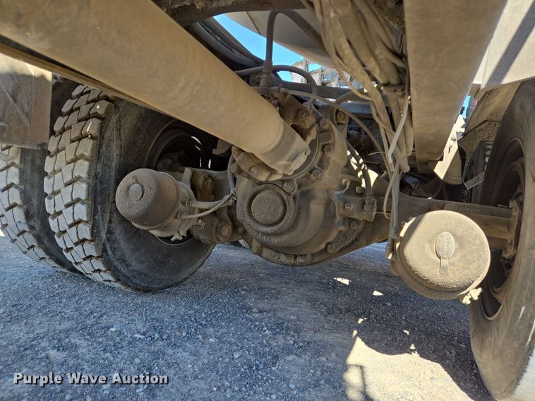 image for item DO2533 2006 International Paystar 5500i ready mix truck