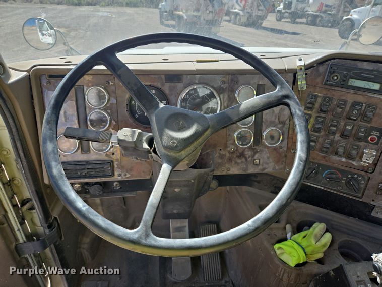 image for item DO2533 2006 International Paystar 5500i ready mix truck