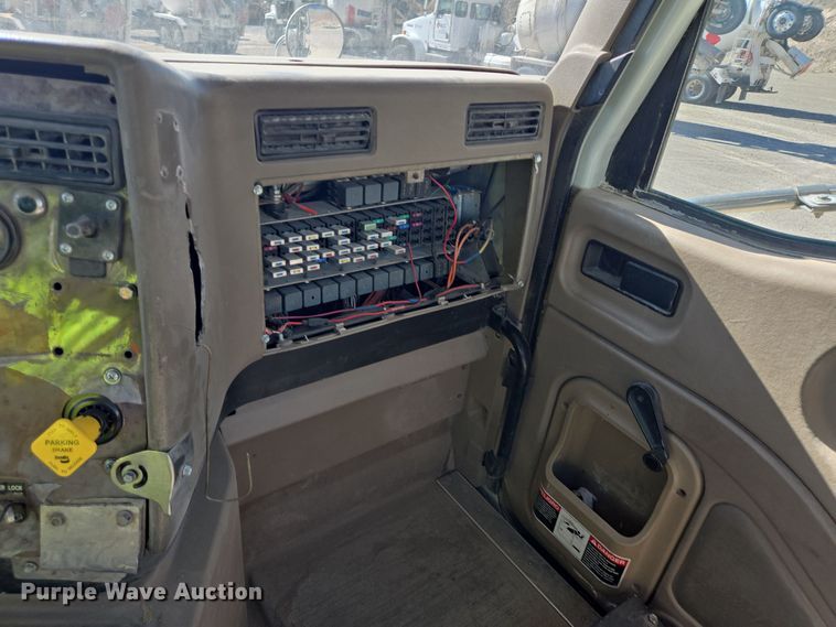 image for item DO2533 2006 International Paystar 5500i ready mix truck