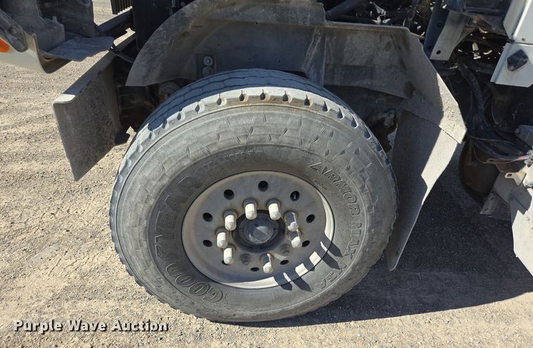 image for item DO2533 2006 International Paystar 5500i ready mix truck