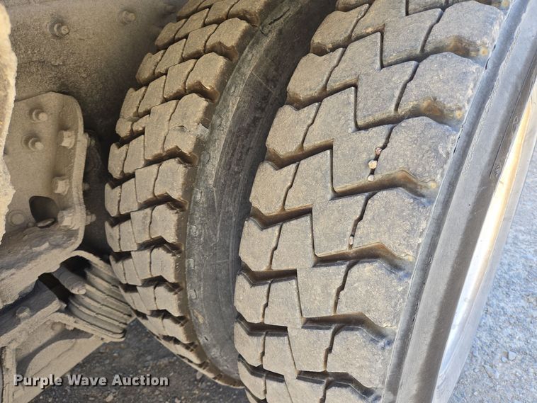 image for item DO2533 2006 International Paystar 5500i ready mix truck