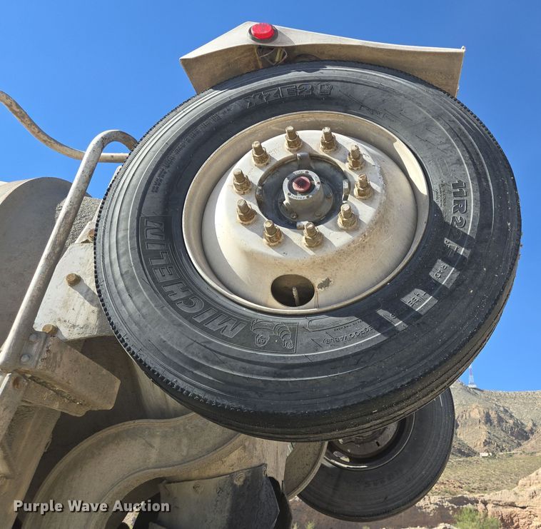 image for item DO2533 2006 International Paystar 5500i ready mix truck