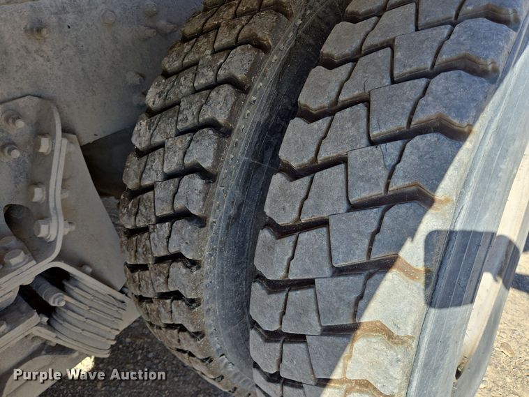 image for item DO2533 2006 International Paystar 5500i ready mix truck