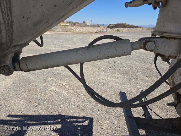 image for item DO2534 2007 Kenworth W900 ready mix truck