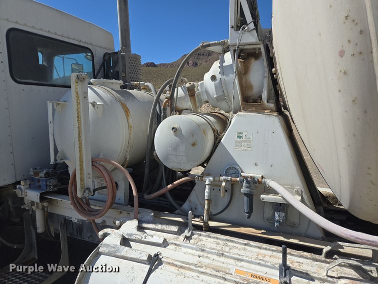 image for item DO2534 2007 Kenworth W900 ready mix truck