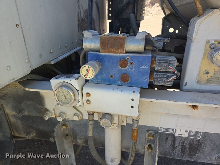 image for item DO2534 2007 Kenworth W900 ready mix truck