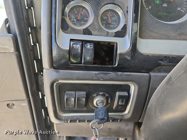 image for item DO2534 2007 Kenworth W900 ready mix truck