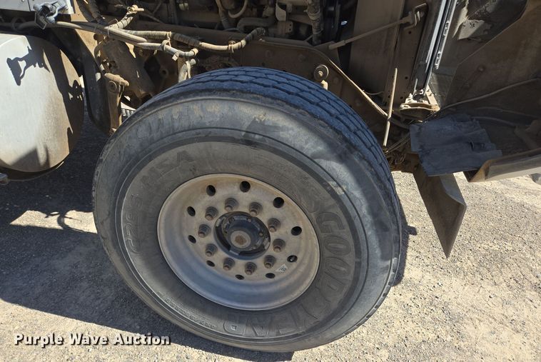 image for item DO2534 2007 Kenworth W900 ready mix truck