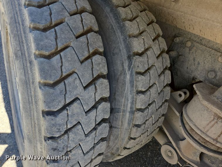 image for item DO2534 2007 Kenworth W900 ready mix truck