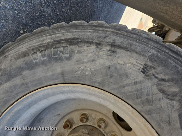 image for item DO2534 2007 Kenworth W900 ready mix truck