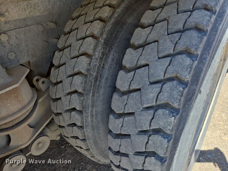 image for item DO2534 2007 Kenworth W900 ready mix truck