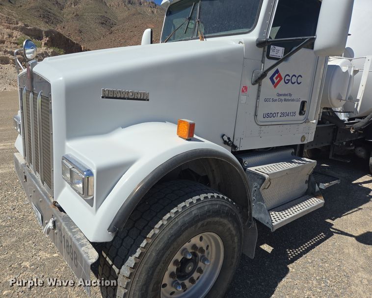 image for item DO2535 2006 Kenworth  W900 ready mix truck