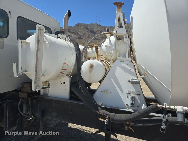 image for item DO2535 2006 Kenworth  W900 ready mix truck